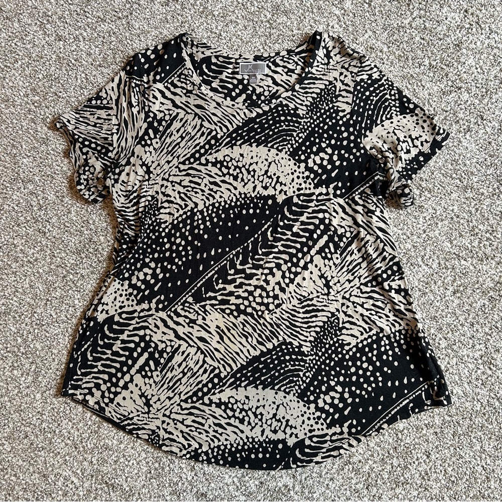 [JM Collection] BOGO $1 Patterned Tee - Picture 5 of 7
